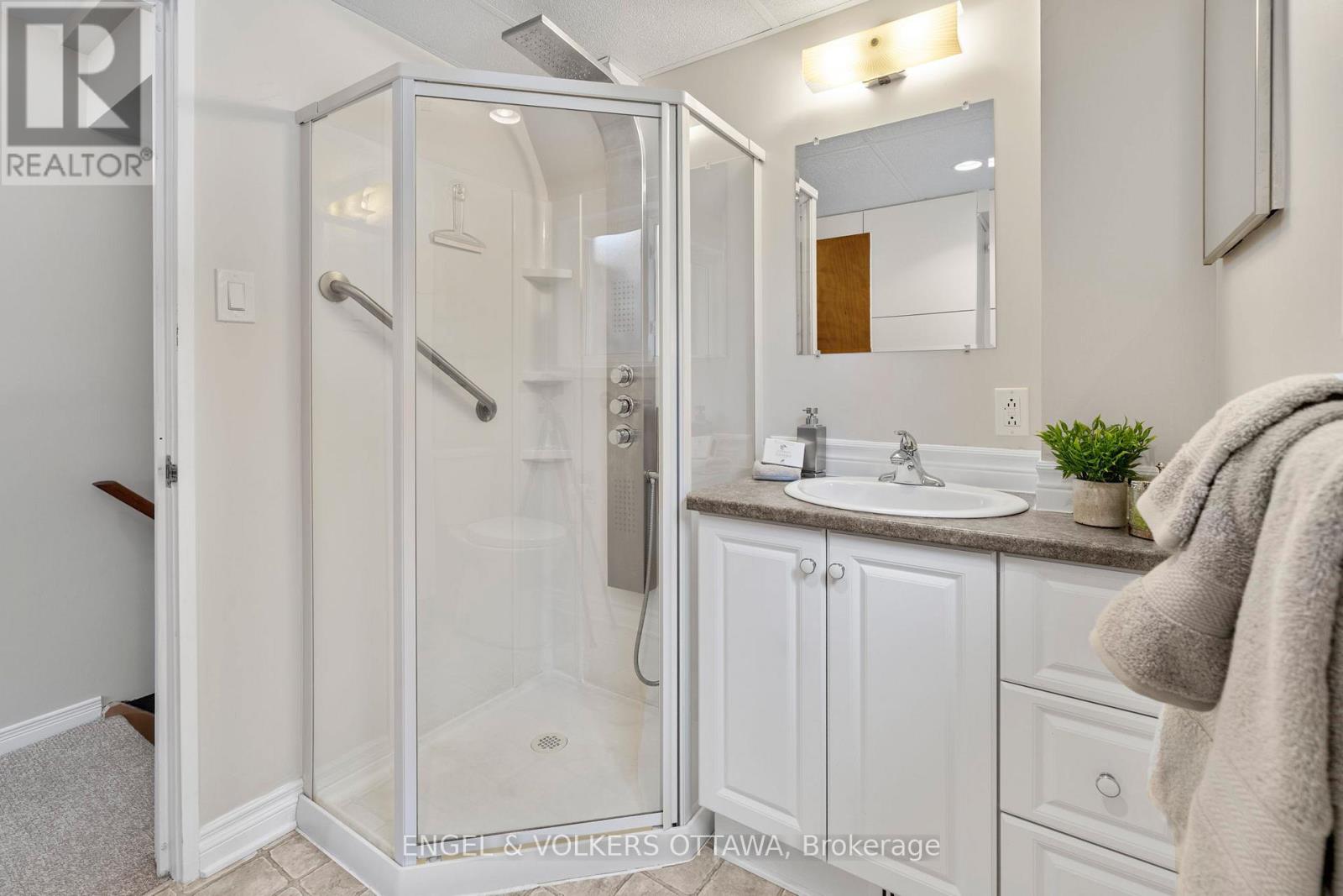 2125 Valley Drive, Ottawa, Ontario  K1G 2P6 - Photo 32 - X12976426