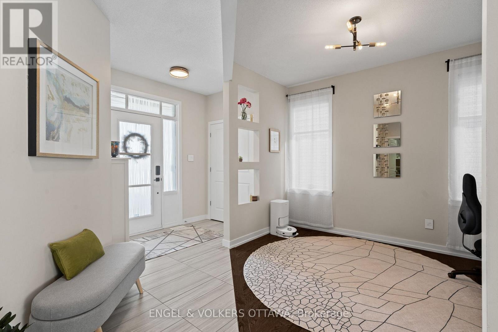 267 Sceptre Way, Ottawa, Ontario  K2V 0C6 - Photo 2 - X12976466