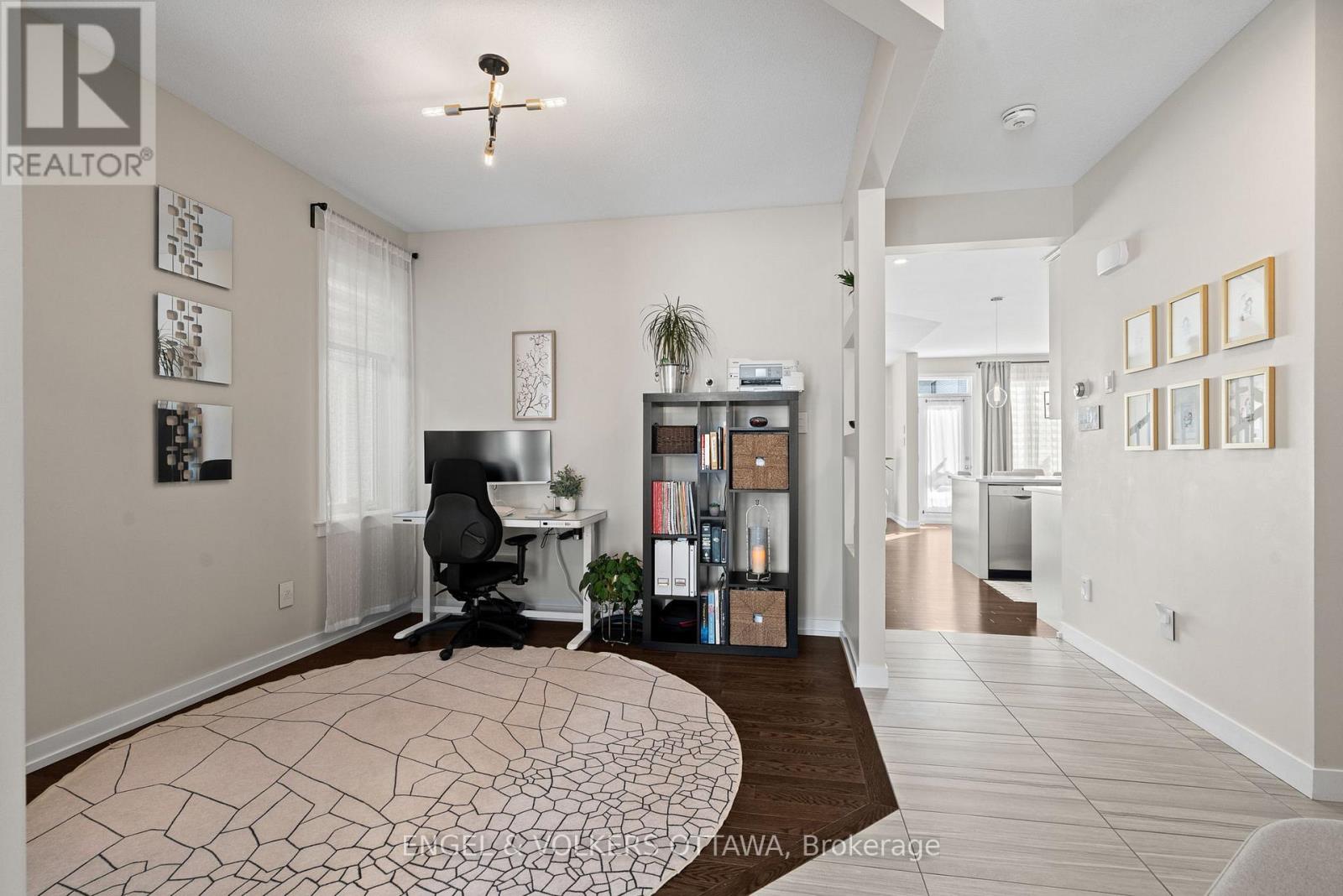 267 Sceptre Way, Ottawa, Ontario  K2V 0C6 - Photo 3 - X12976466