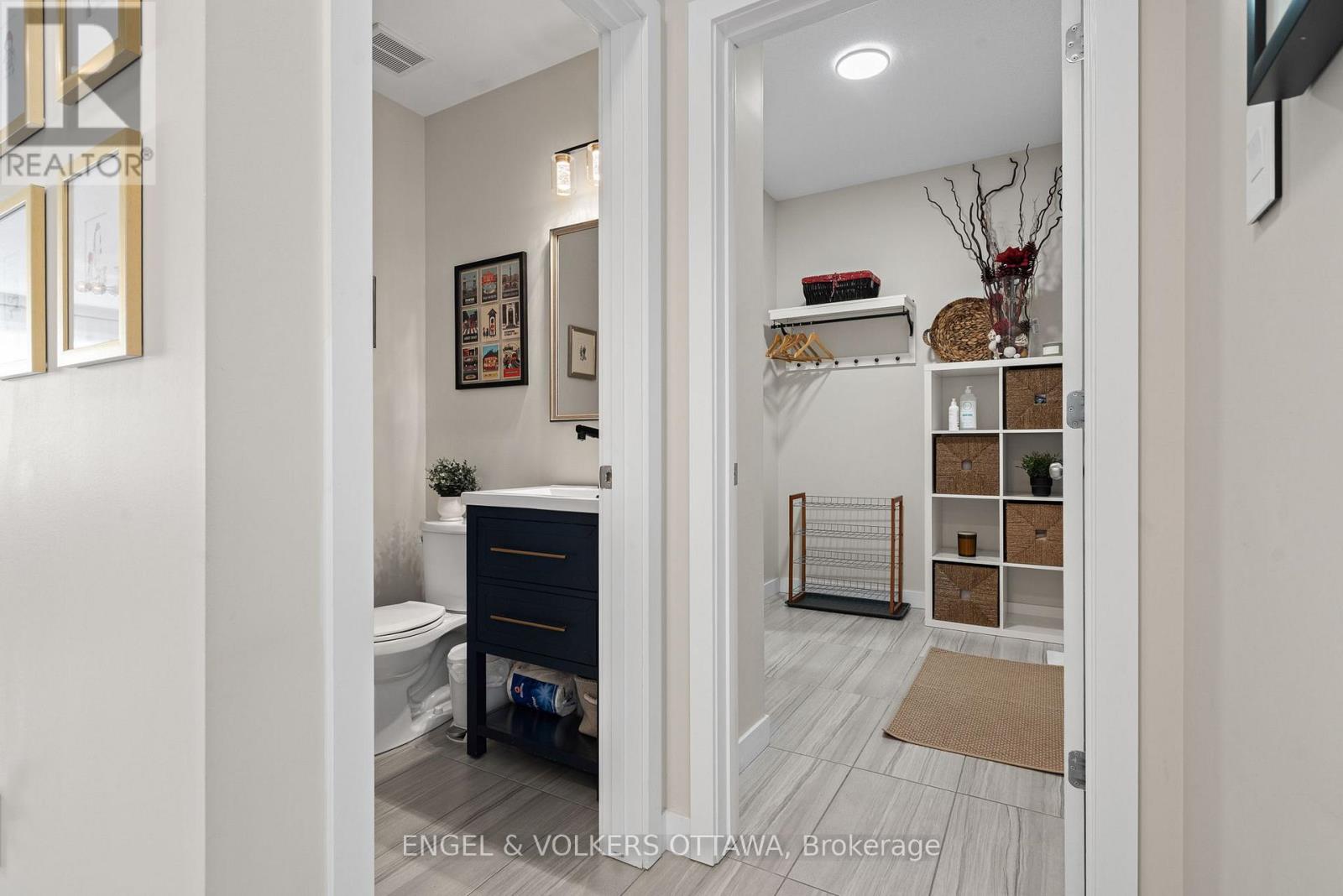 267 Sceptre Way, Ottawa, Ontario  K2V 0C6 - Photo 4 - X12976466