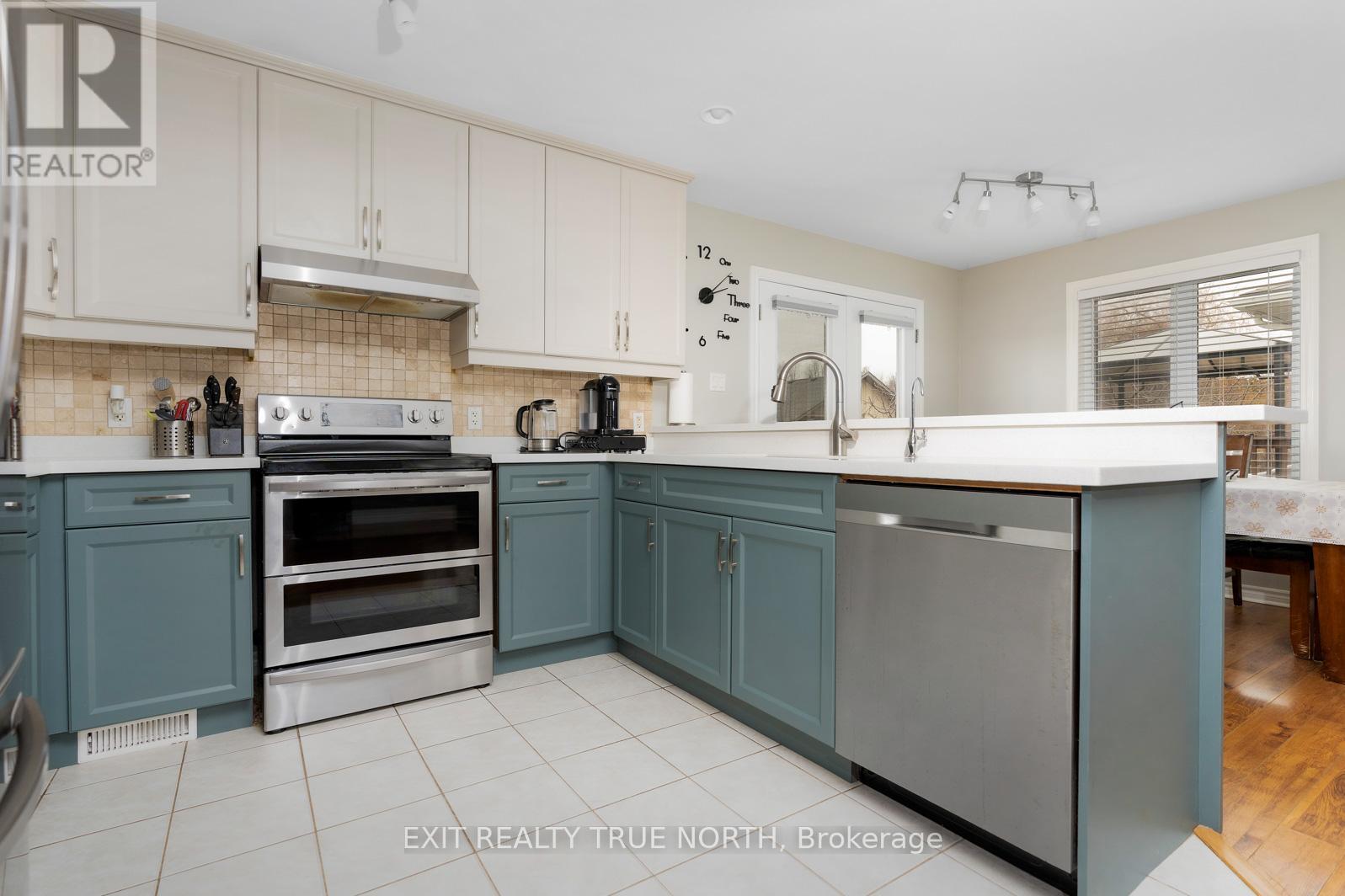 20 St Andrews Drive, Meaford, Ontario  N4L 0A2 - Photo 7 - X12975834