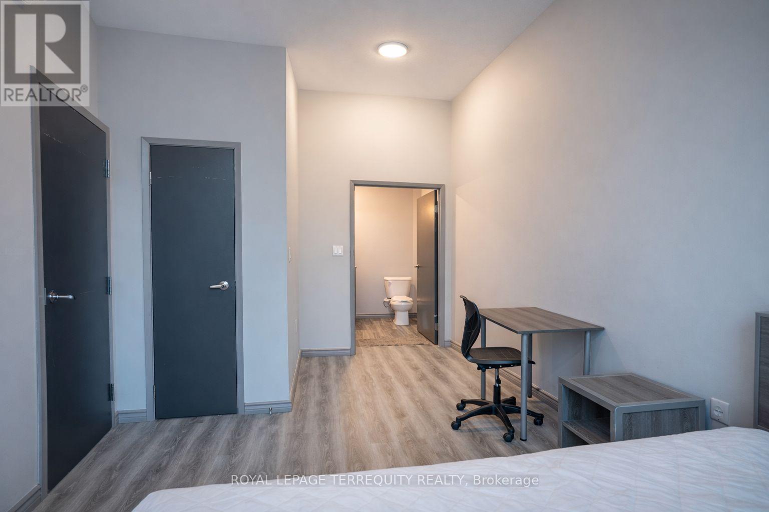 F106 - 275 Larch Street, Waterloo, Ontario  N2L 0J5 - Photo 11 - X12975856