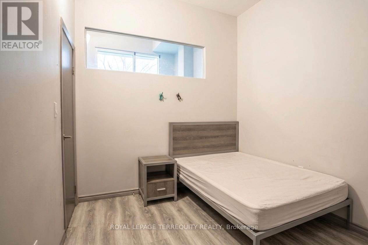 F106 - 275 Larch Street, Waterloo, Ontario  N2L 0J5 - Photo 16 - X12975856