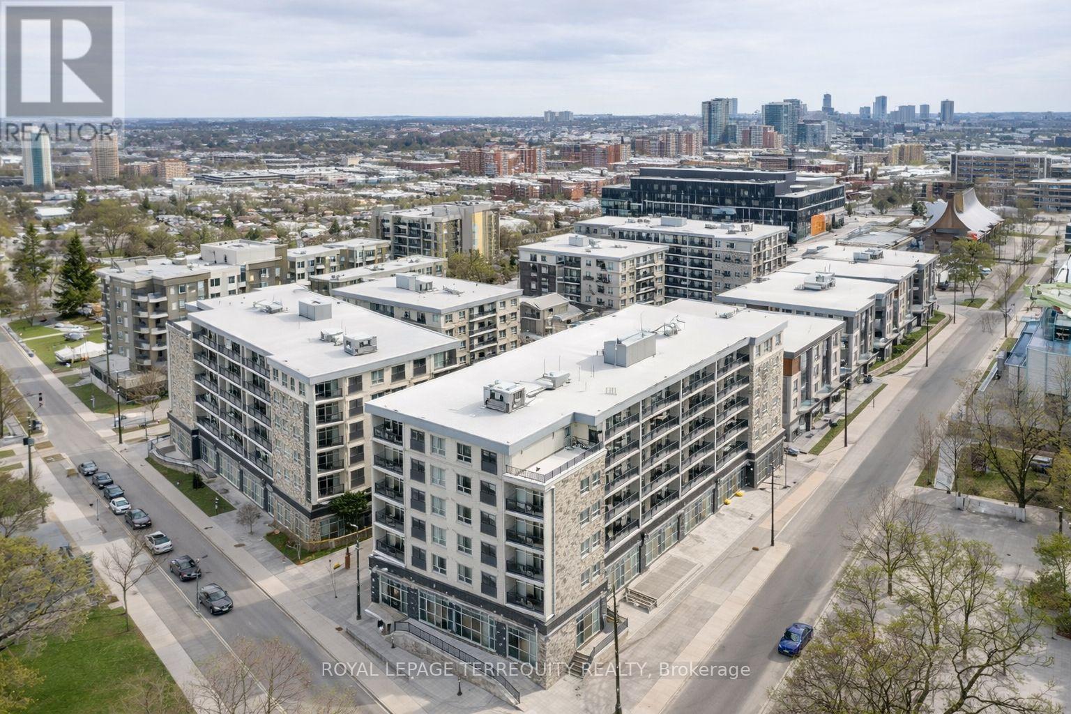 F106 - 275 Larch Street, Waterloo, Ontario  N2L 0J5 - Photo 2 - X12975856