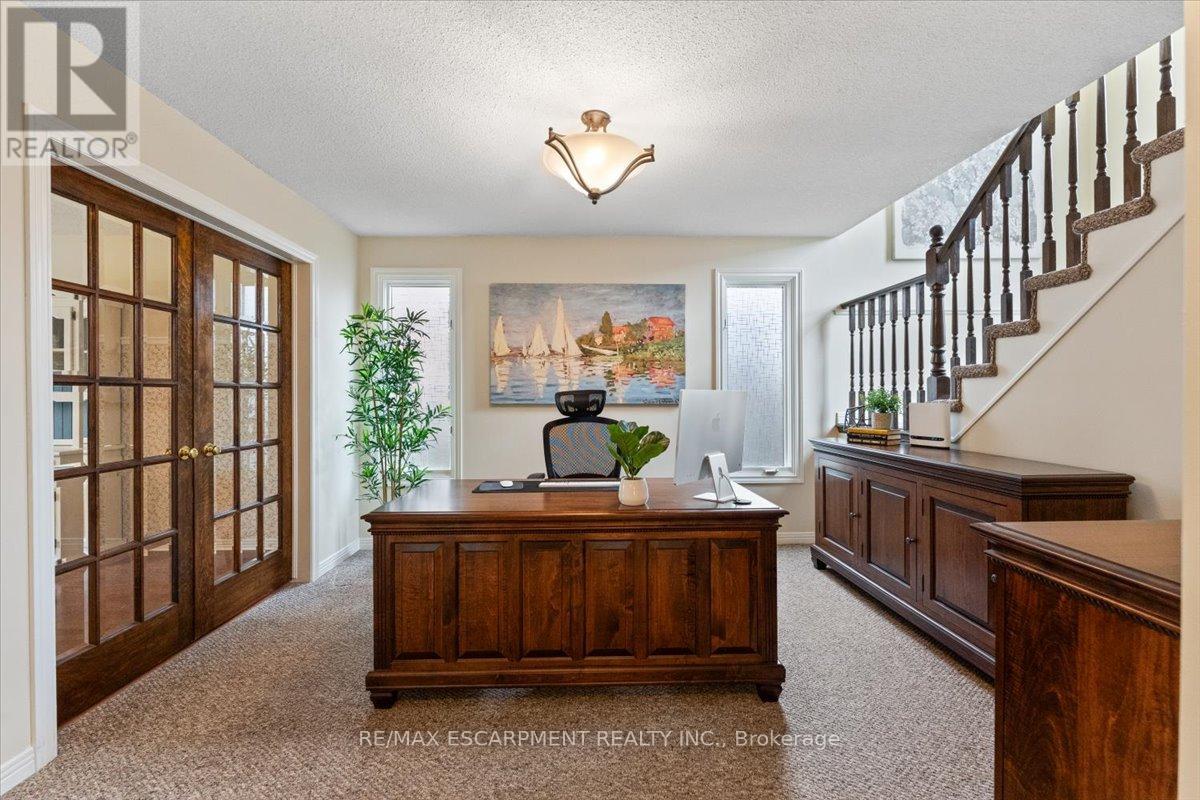 284 Delancey Boulevard, Hamilton, Ontario  L9B 1Y9 - Photo 10 - X12975872