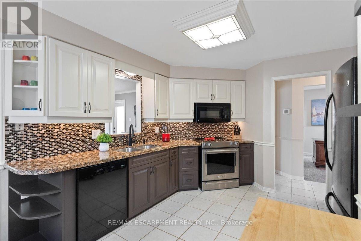 284 Delancey Boulevard, Hamilton, Ontario  L9B 1Y9 - Photo 14 - X12975872