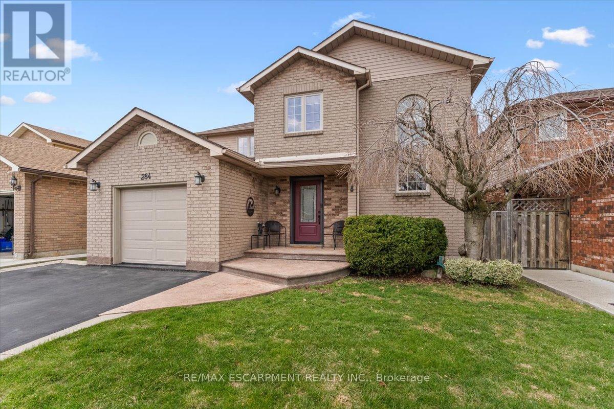 284 Delancey Boulevard, Hamilton, Ontario  L9B 1Y9 - Photo 2 - X12975872