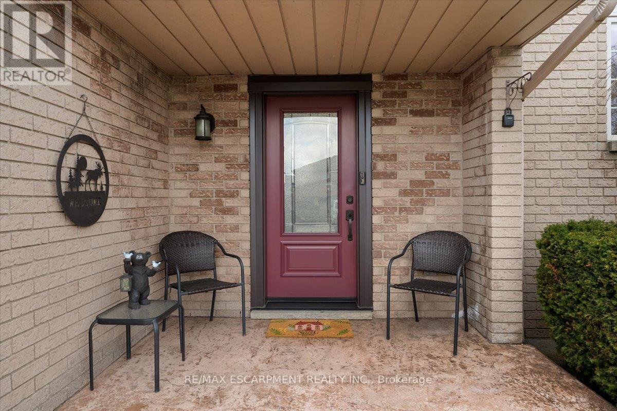 284 Delancey Boulevard, Hamilton, Ontario  L9B 1Y9 - Photo 3 - X12975872