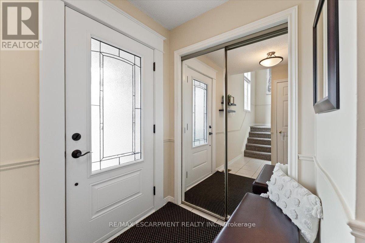 284 Delancey Boulevard, Hamilton, Ontario  L9B 1Y9 - Photo 4 - X12975872