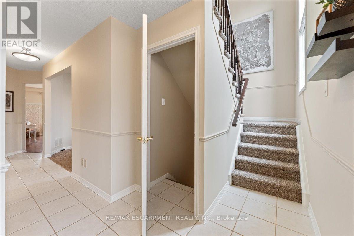 284 Delancey Boulevard, Hamilton, Ontario  L9B 1Y9 - Photo 5 - X12975872