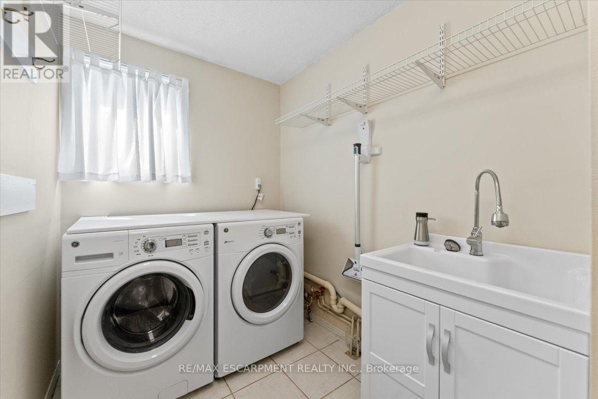 284 Delancey Boulevard, Hamilton, Ontario  L9B 1Y9 - Photo 8 - X12975872