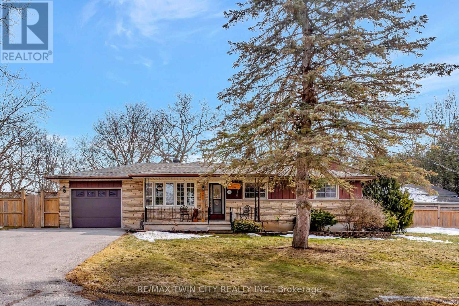 22 VICTORIA STREET, North Dumfries, Ontario