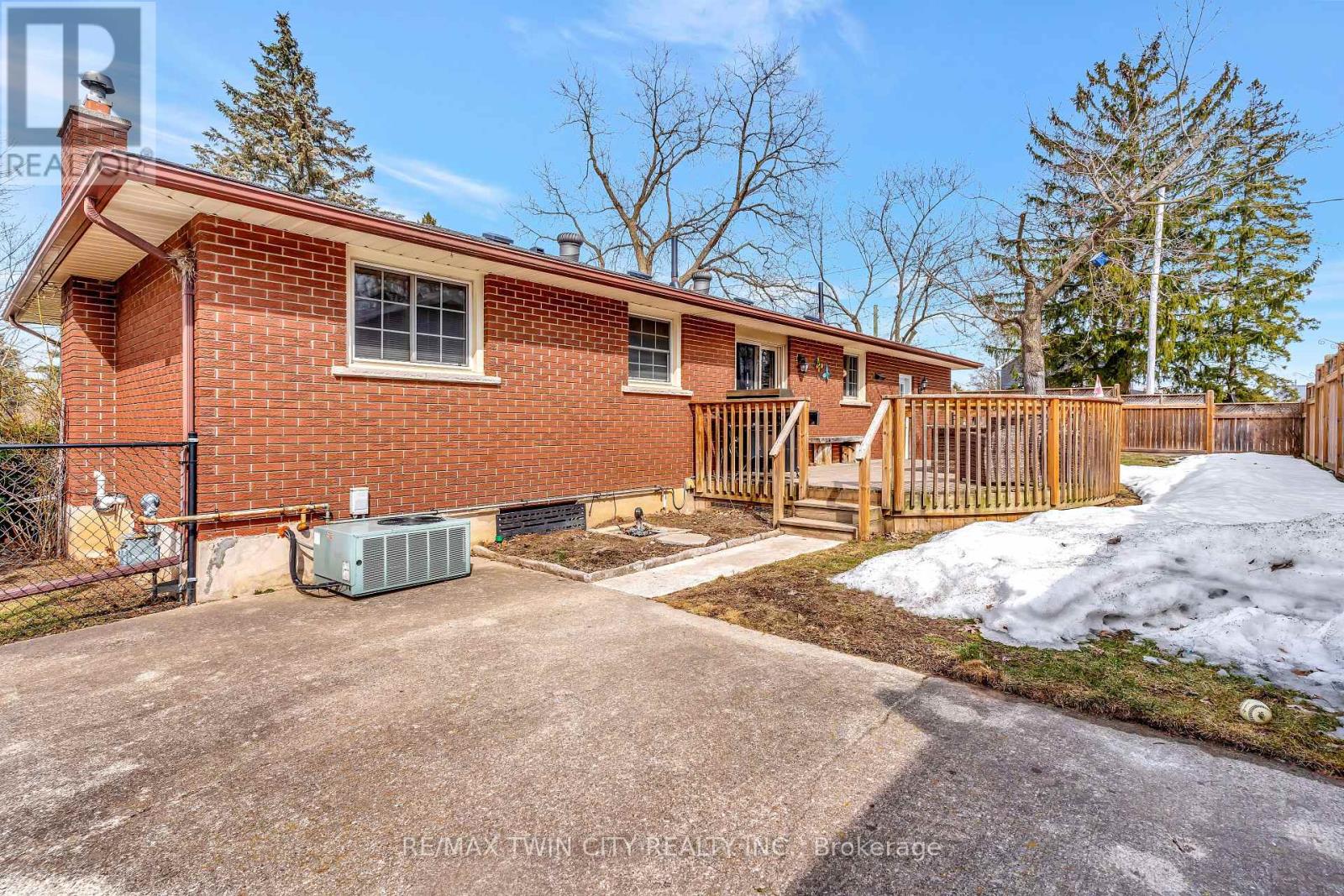 22 Victoria Street, North Dumfries, Ontario  N0B 1L0 - Photo 15 - X12975972