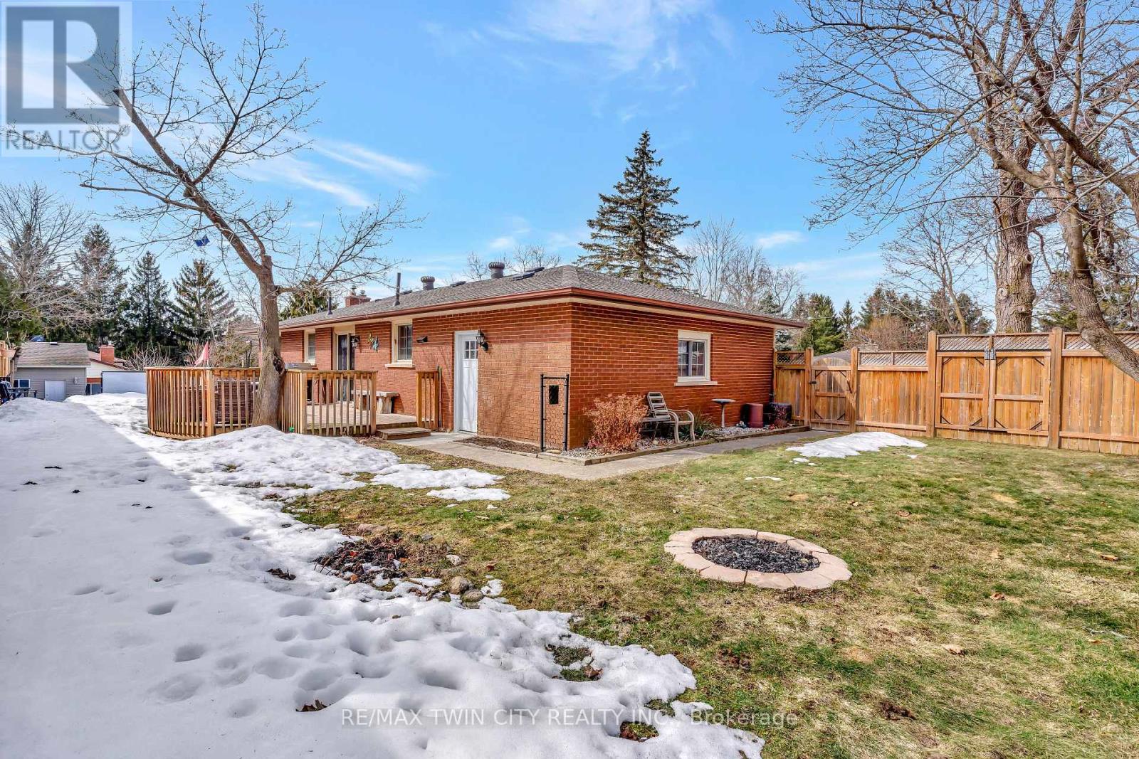 22 Victoria Street, North Dumfries, Ontario  N0B 1L0 - Photo 17 - X12975972