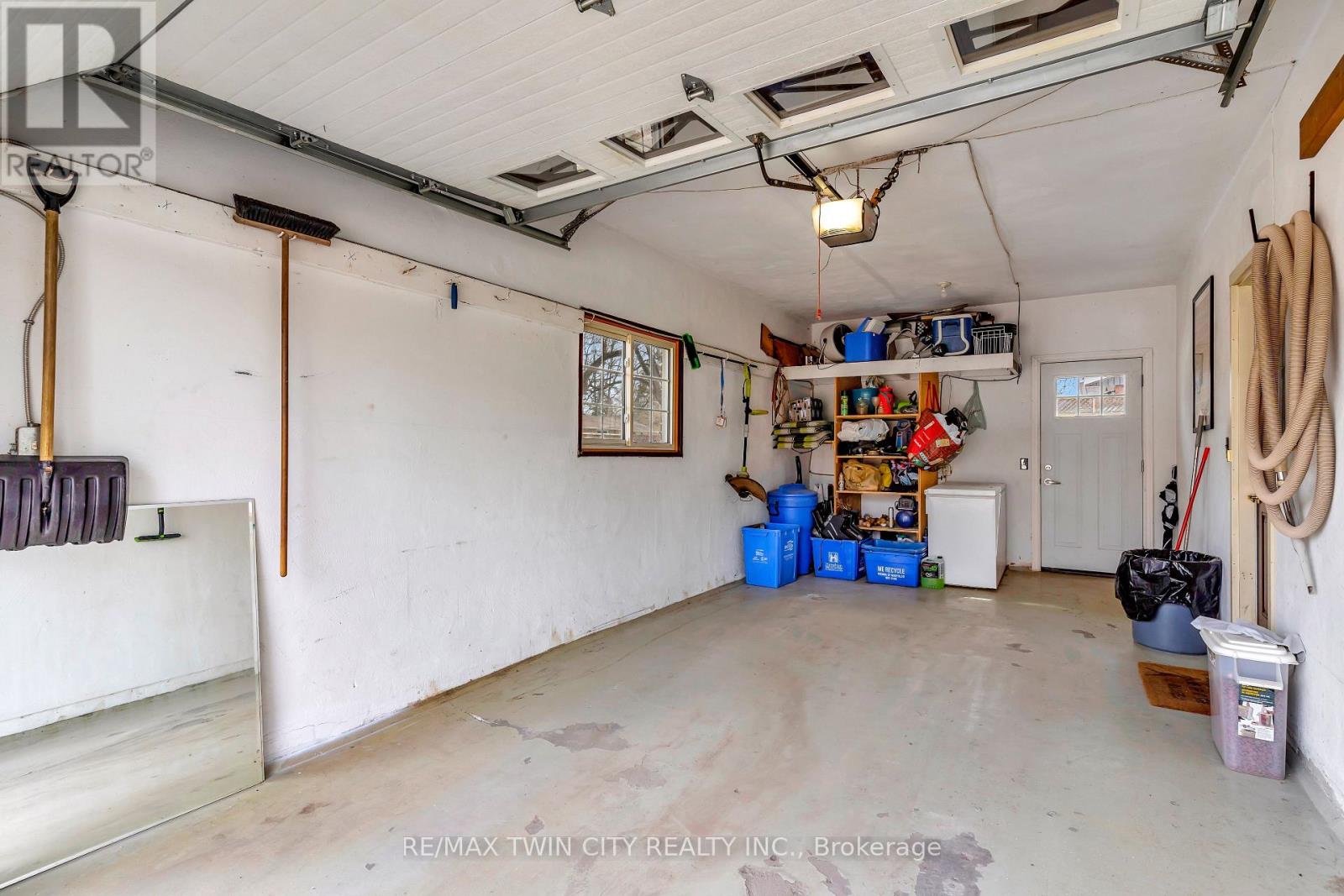 22 Victoria Street, North Dumfries, Ontario  N0B 1L0 - Photo 19 - X12975972