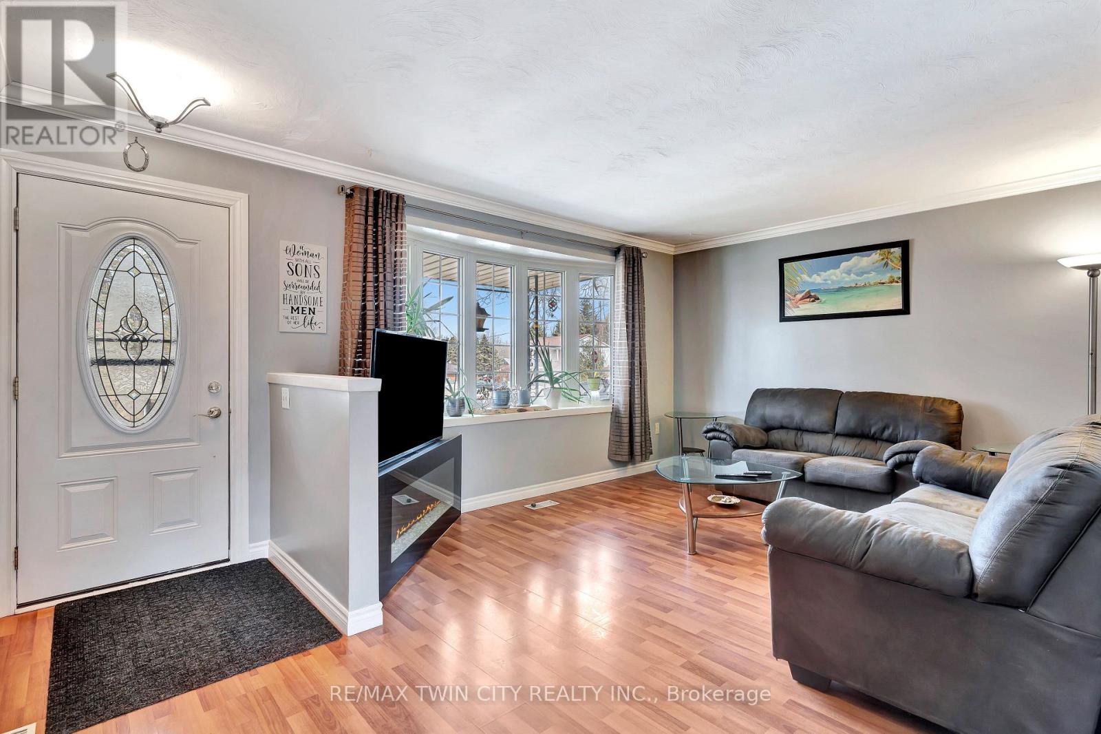 22 Victoria Street, North Dumfries, Ontario  N0B 1L0 - Photo 2 - X12975972