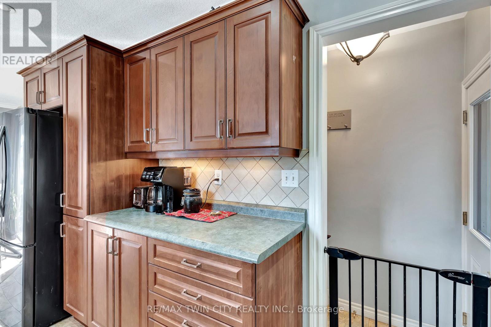 22 Victoria Street, North Dumfries, Ontario  N0B 1L0 - Photo 6 - X12975972