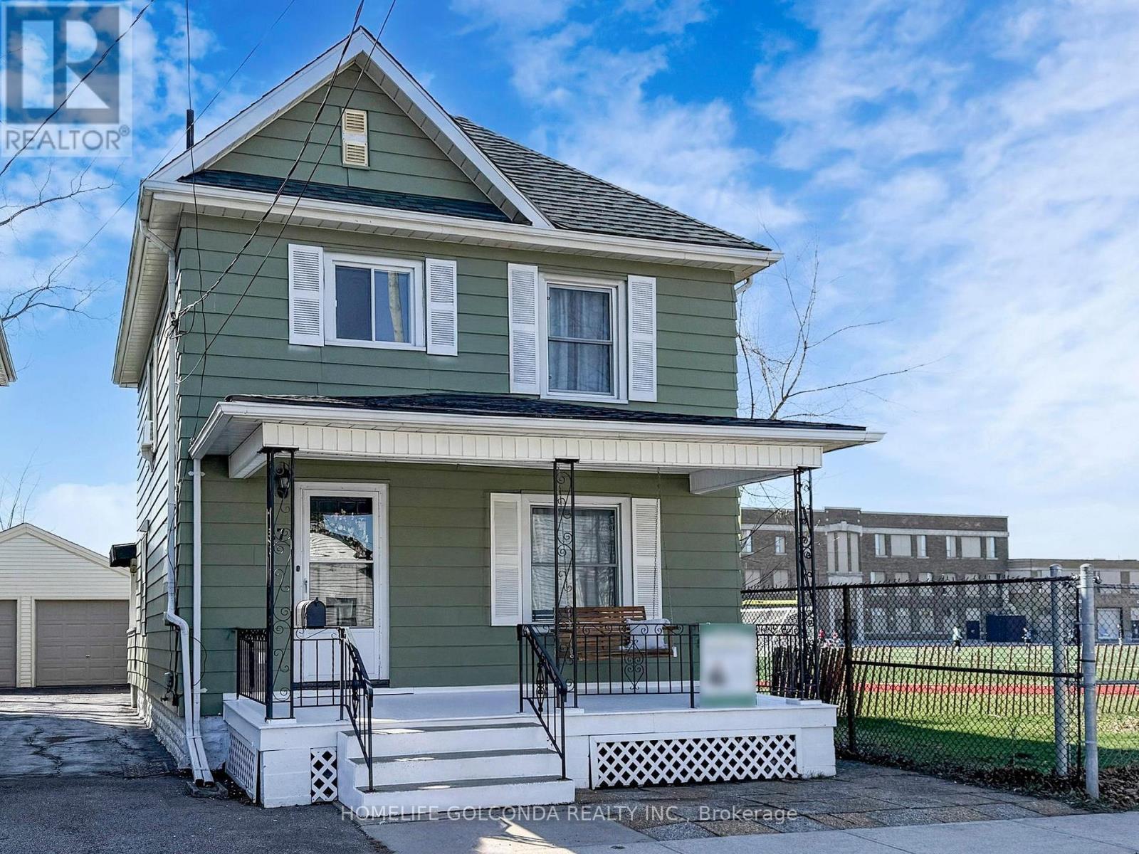 27 WOODLAND AVENUE, St. Catharines, Ontario