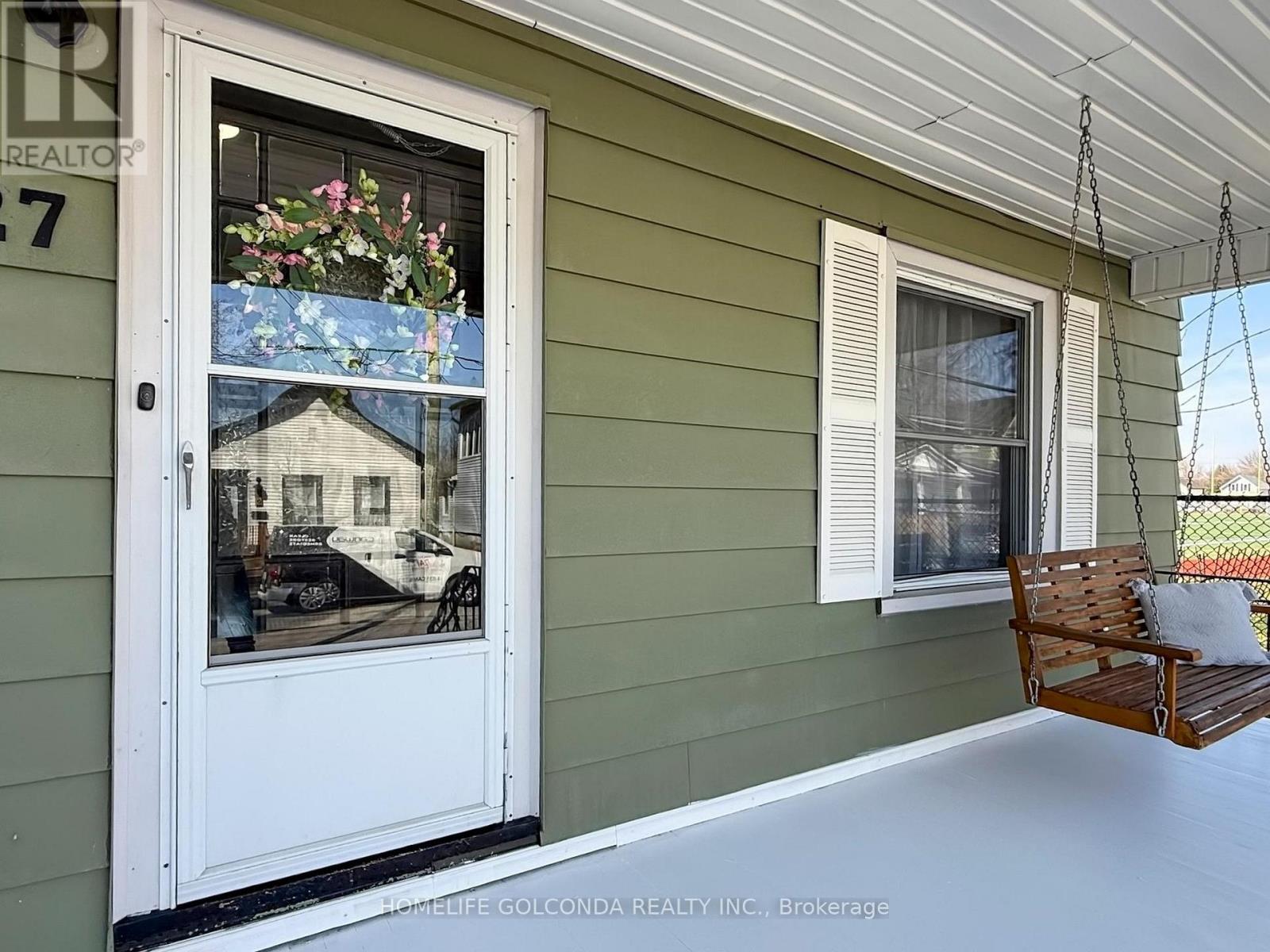 27 Woodland Avenue, St. Catharines, Ontario  L2R 5A1 - Photo 3 - X12975984