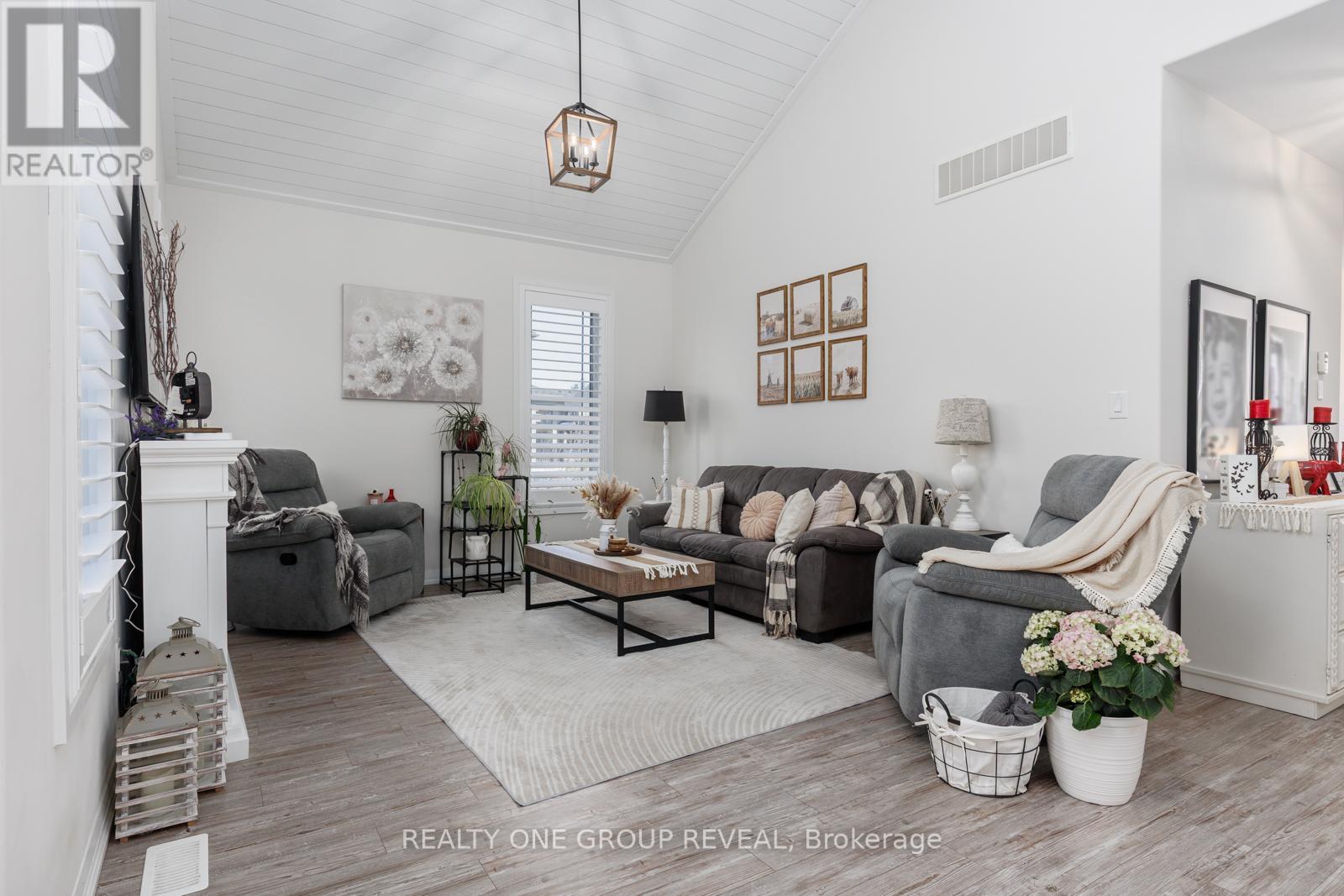 208 Strachan Street, Port Hope, Ontario  L1A 0E9 - Photo 2 - X12976020