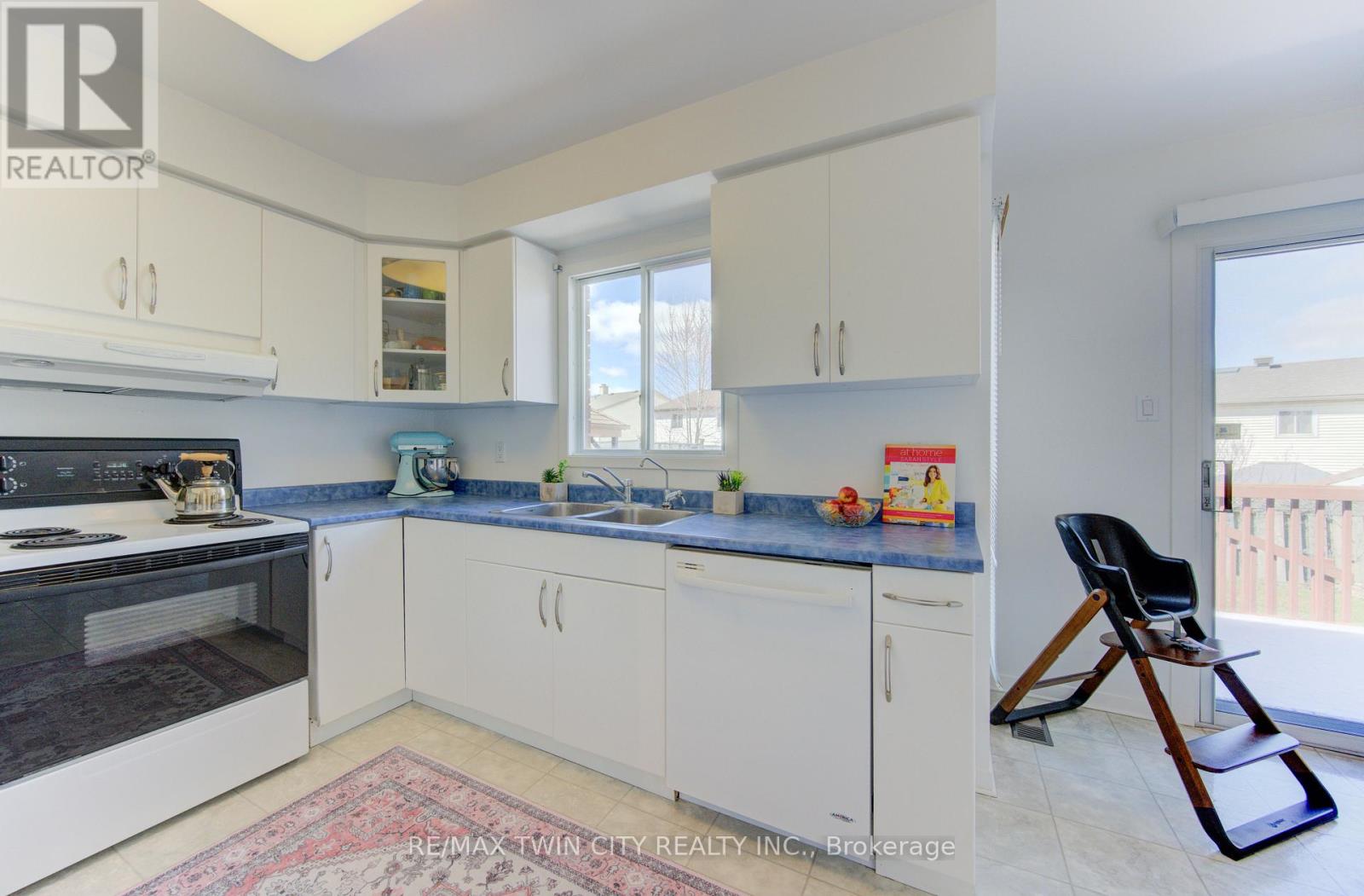 498 Thorndale Drive, Waterloo, Ontario  N2T 2A2 - Photo 13 - X12976060