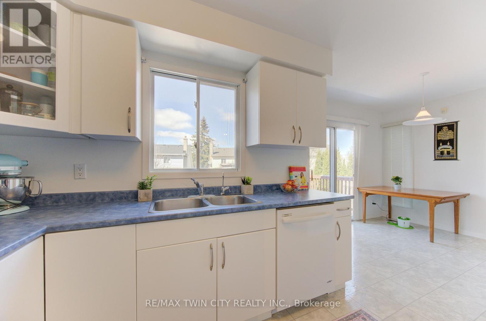 498 Thorndale Drive, Waterloo, Ontario  N2T 2A2 - Photo 14 - X12976060