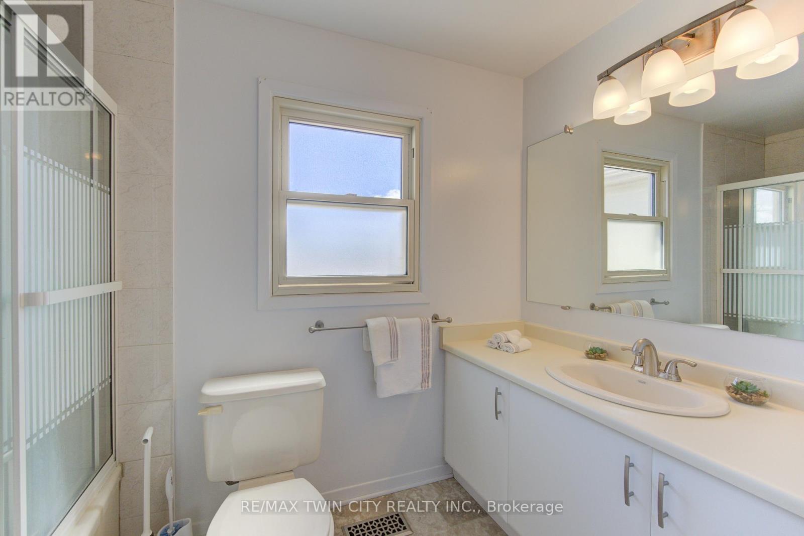 498 Thorndale Drive, Waterloo, Ontario  N2T 2A2 - Photo 21 - X12976060