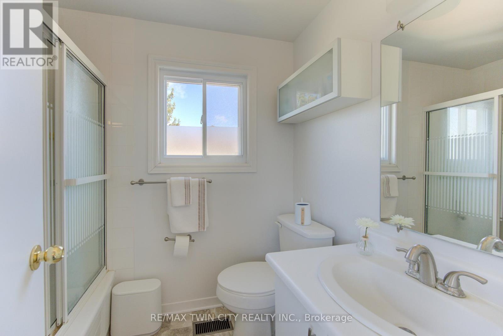 498 Thorndale Drive, Waterloo, Ontario  N2T 2A2 - Photo 24 - X12976060