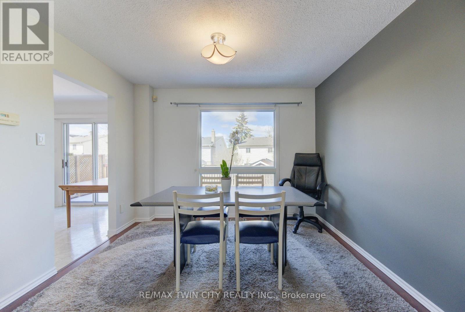 498 Thorndale Drive, Waterloo, Ontario  N2T 2A2 - Photo 9 - X12976060