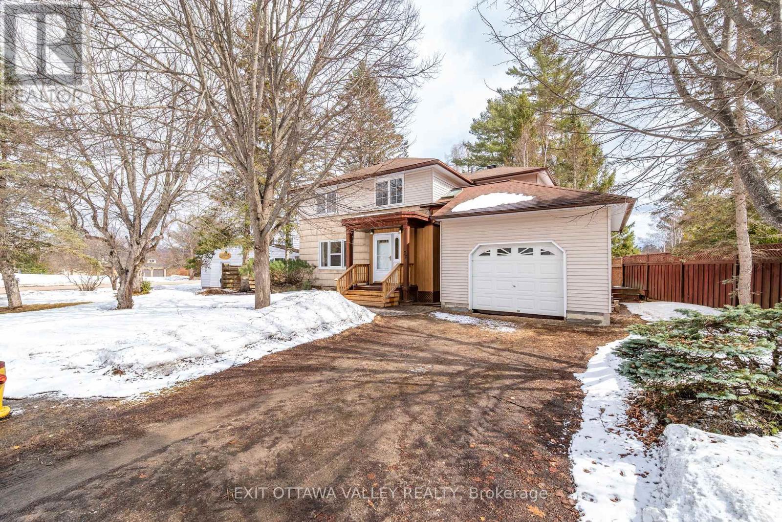 22 Cabot Place, Deep River, Ontario  K0J 1P0 - Photo 2 - X12976266