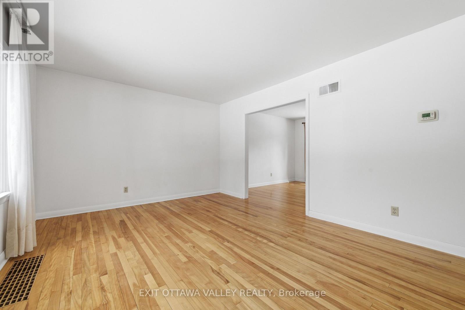 22 Cabot Place, Deep River, Ontario  K0J 1P0 - Photo 7 - X12976266