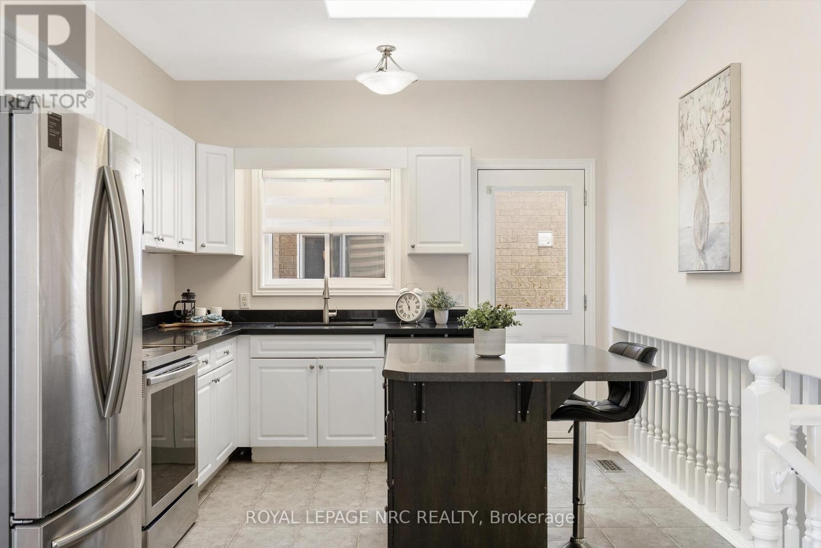 8 Silver Maple Road, Thorold, Ontario  L2V 5G5 - Photo 10 - X12976412