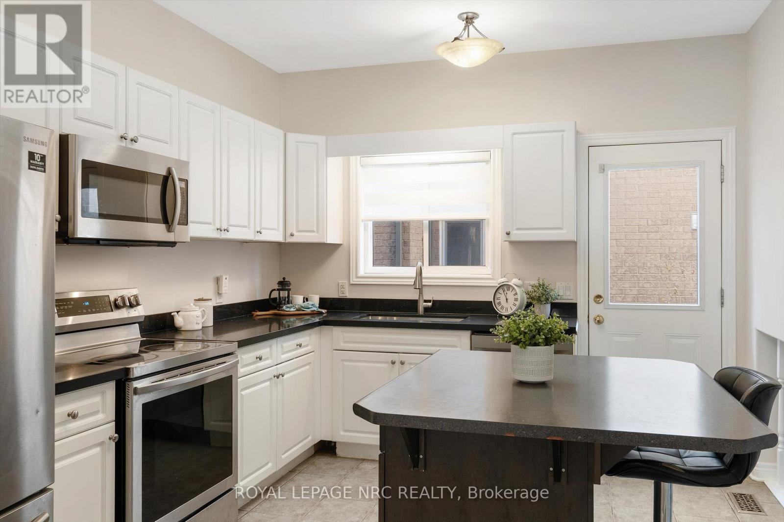 8 Silver Maple Road, Thorold, Ontario  L2V 5G5 - Photo 11 - X12976412