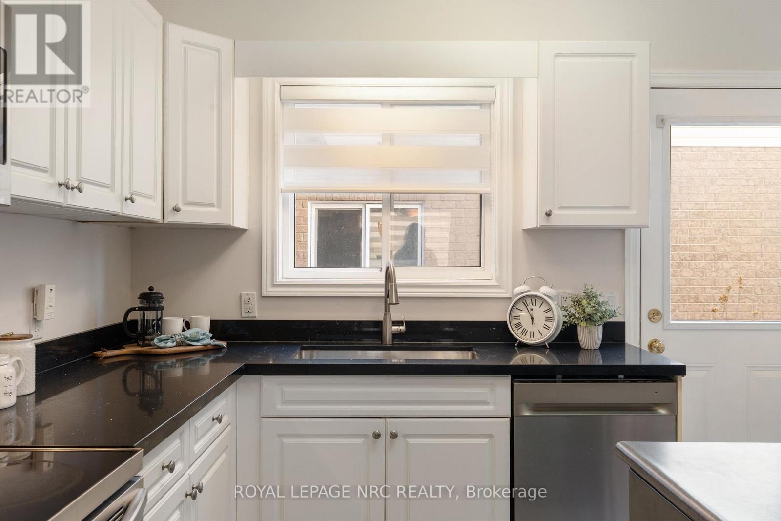 8 Silver Maple Road, Thorold, Ontario  L2V 5G5 - Photo 12 - X12976412