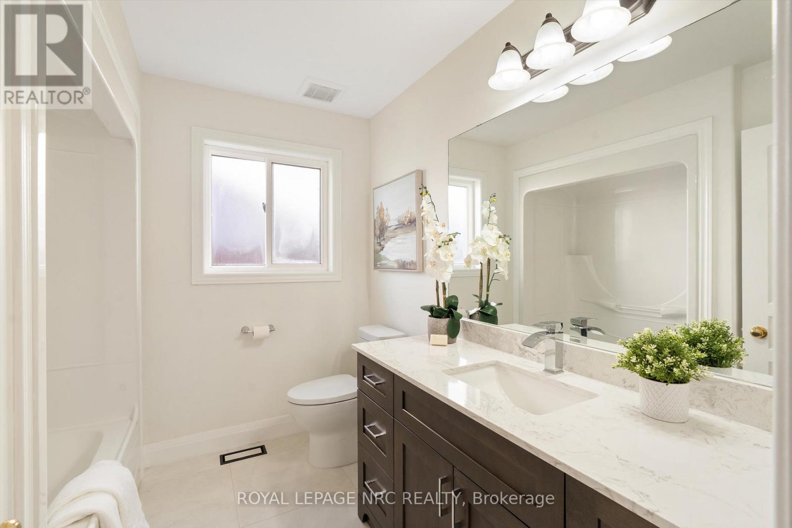 8 Silver Maple Road, Thorold, Ontario  L2V 5G5 - Photo 14 - X12976412