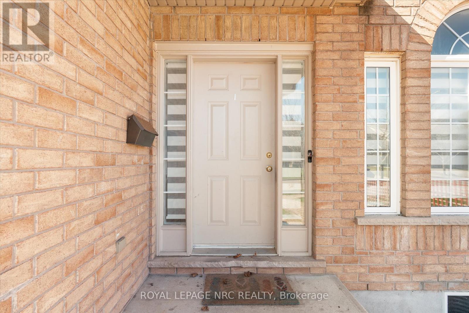 8 Silver Maple Road, Thorold, Ontario  L2V 5G5 - Photo 3 - X12976412