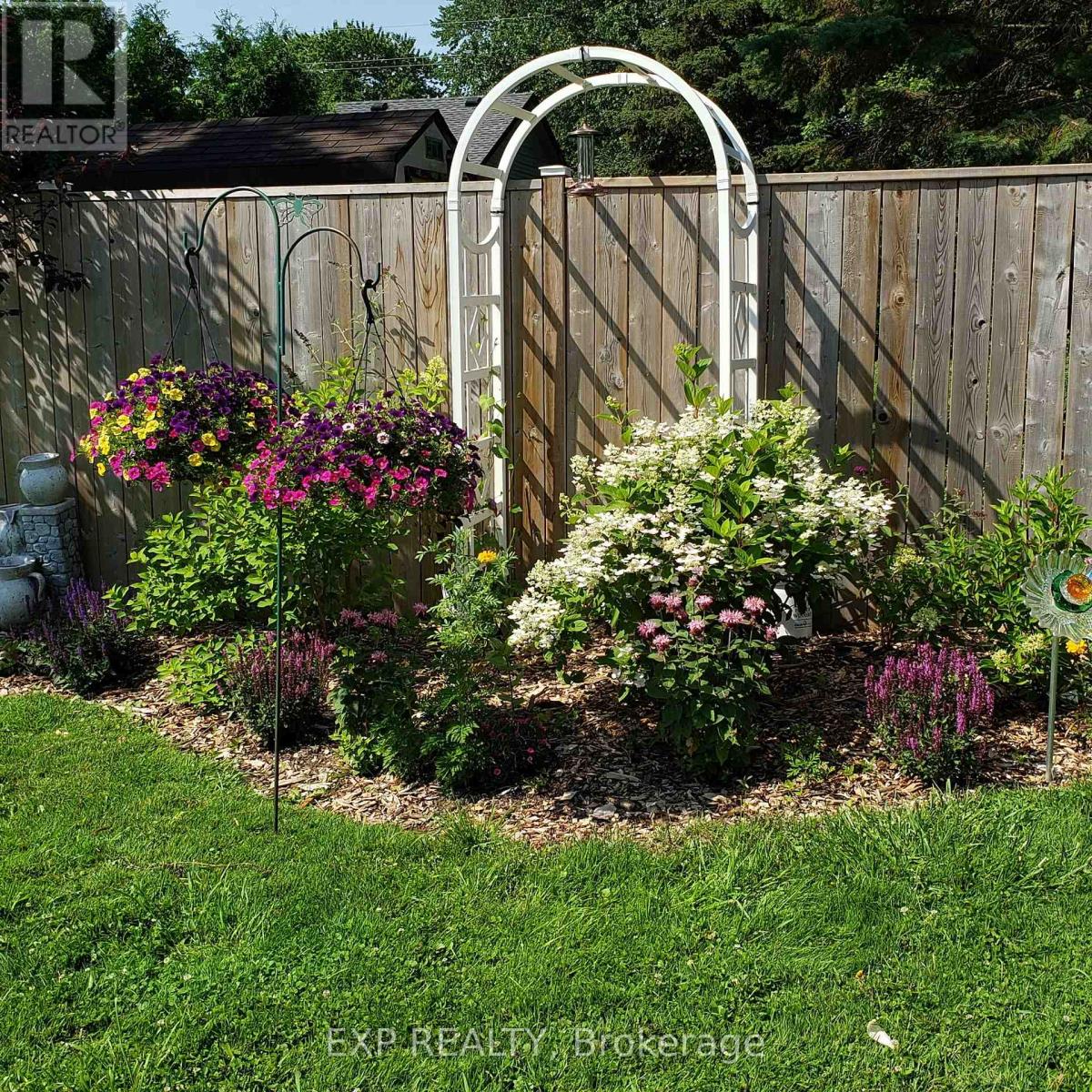 203 Mckellar Street, Southwest Middlesex, Ontario  N0L 1M0 - Photo 28 - X12975450