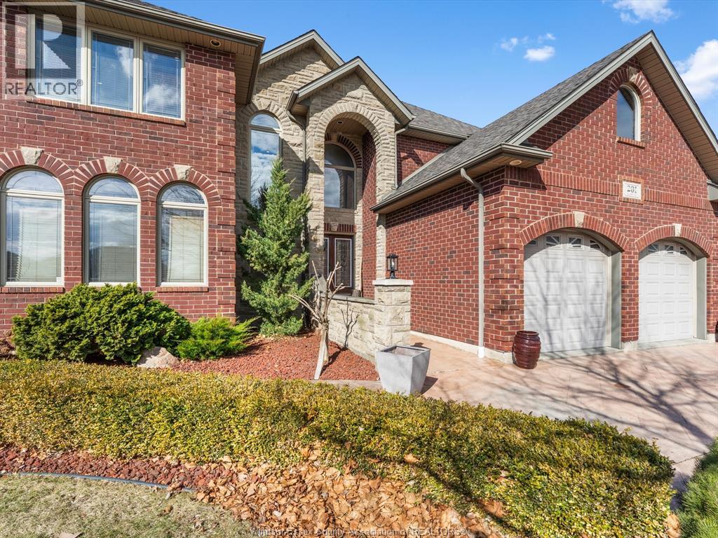 201 Ellison, Leamington, Ontario  N8H 5J2 - Photo 2 - 26007595