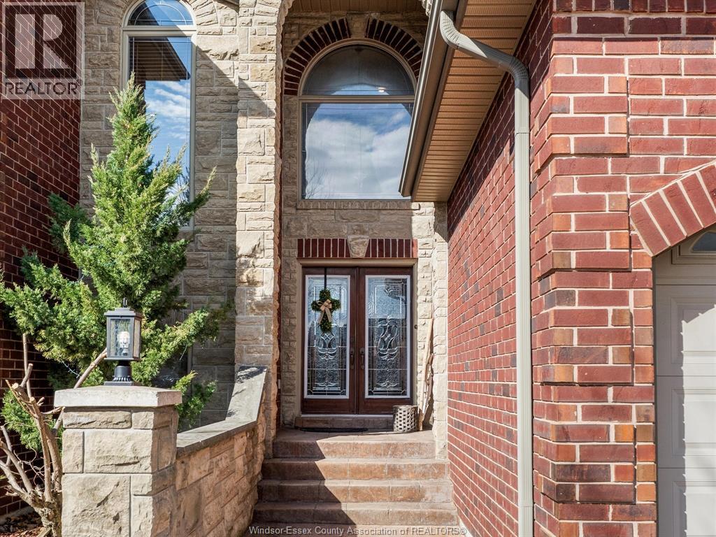 201 Ellison, Leamington, Ontario  N8H 5J2 - Photo 3 - 26007595