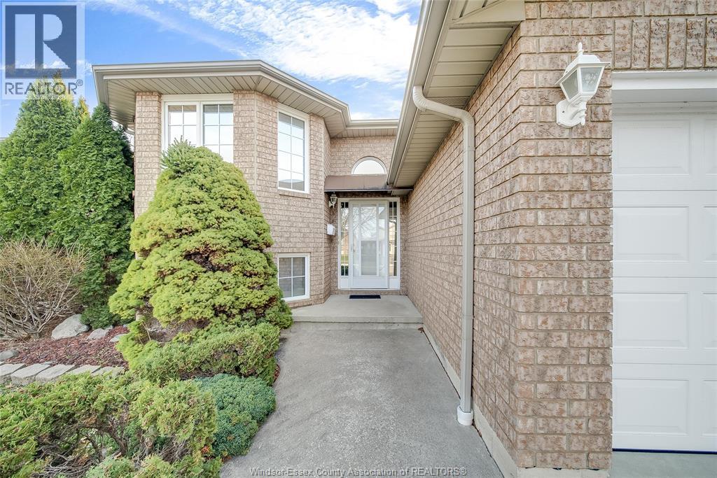 1140 Lakeview Avenue, Windsor, Ontario  N8P 1K9 - Photo 2 - 26007345