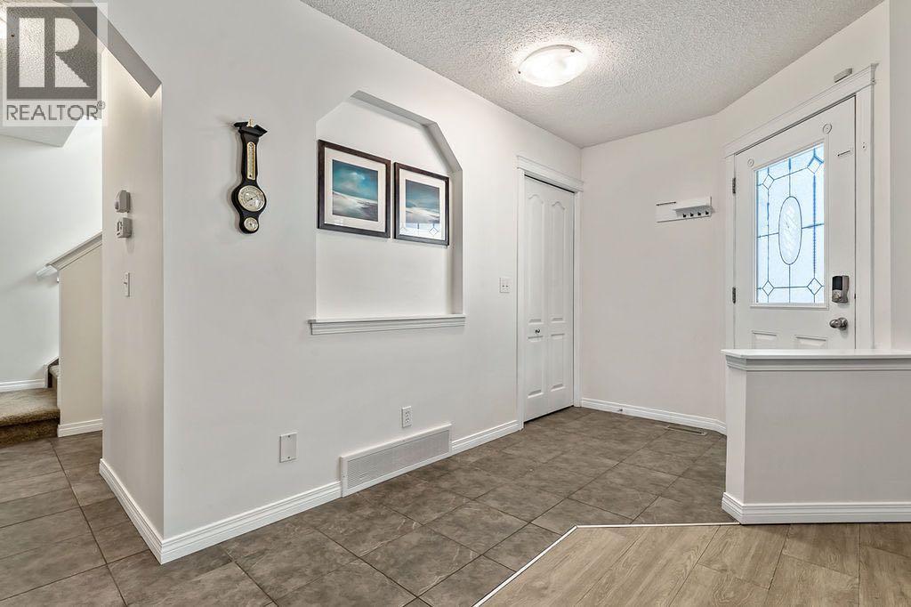 30 Drake Landing Common, Okotoks, Alberta  T1S 2H4 - Photo 2 - A2296398