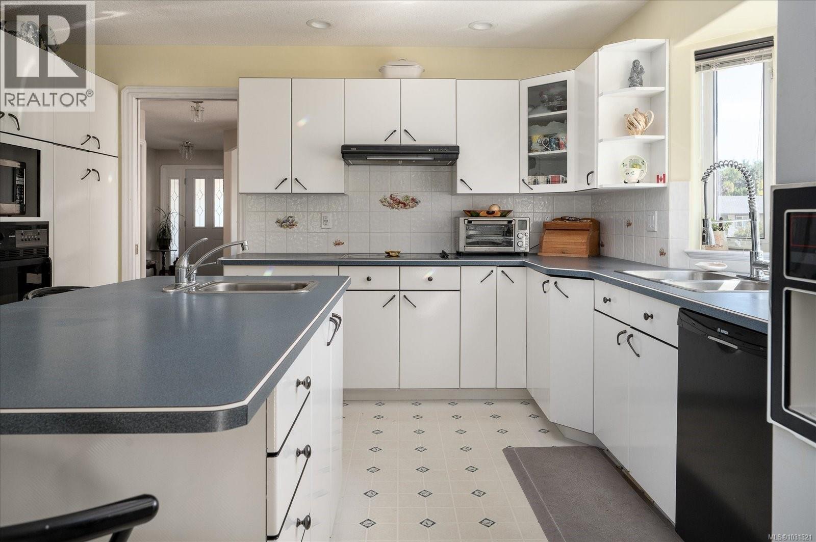 530 Dalmatian Dr, French Creek, British Columbia V9P 1Y4 - Photo 9 - 1031321