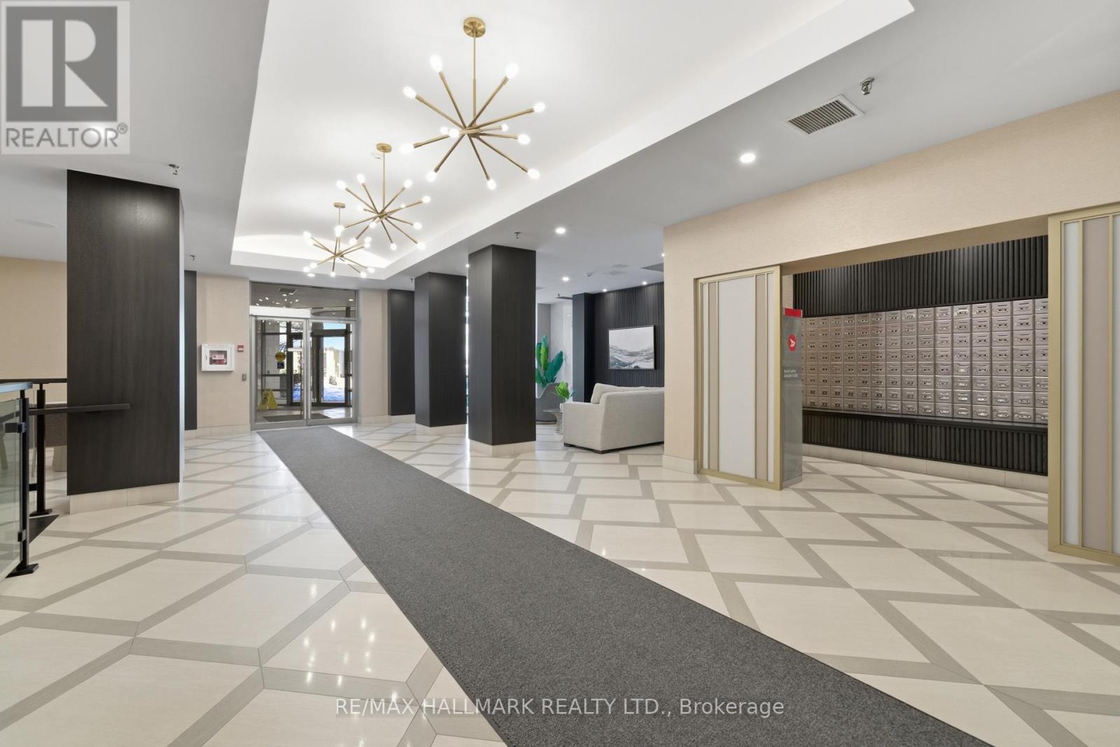 2002 - 215 Wynford Drive, Toronto, Ontario  M3C 3P5 - Photo 4 - C12976124