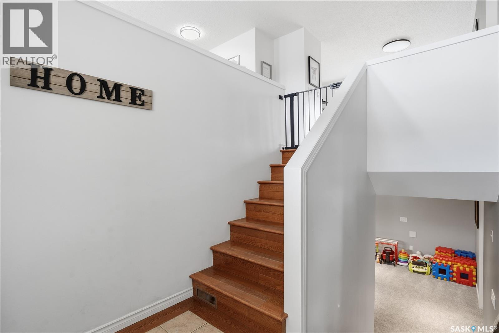 Place 6719 Maplecrest Place, Regina, Saskatchewan  S4X 3Z1 - Photo 3 - SK032404