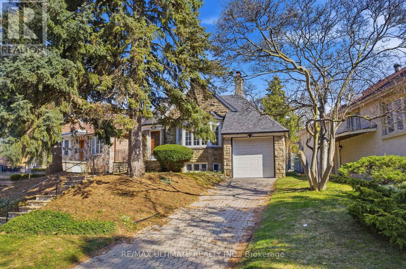 222 Chaplin Crescent, Toronto, Ontario  M5P 1B4 - Photo 2 - C12976256