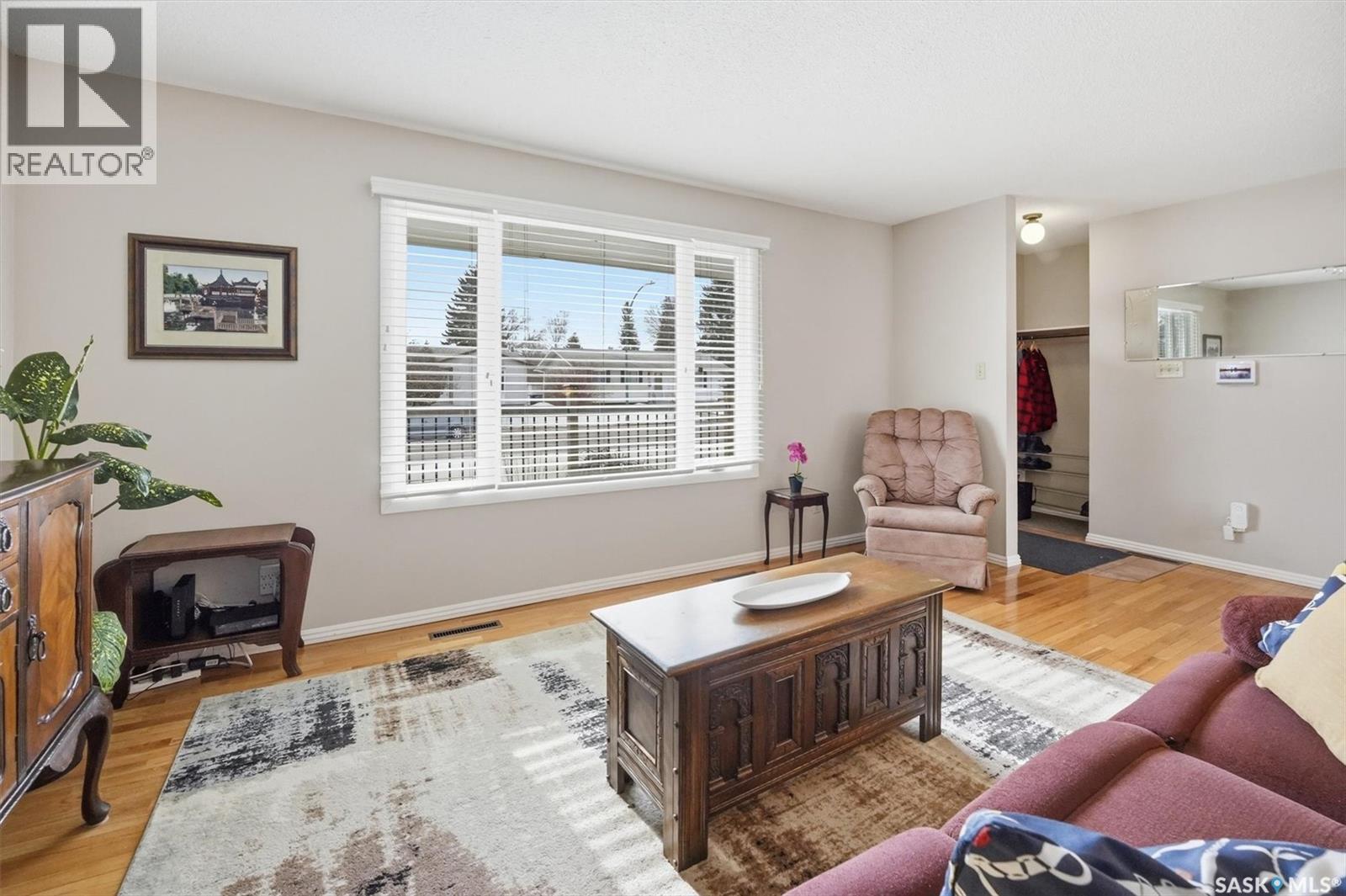 17 Malta Crescent, Saskatoon, Saskatchewan  S7L 3V9 - Photo 3 - SK032358