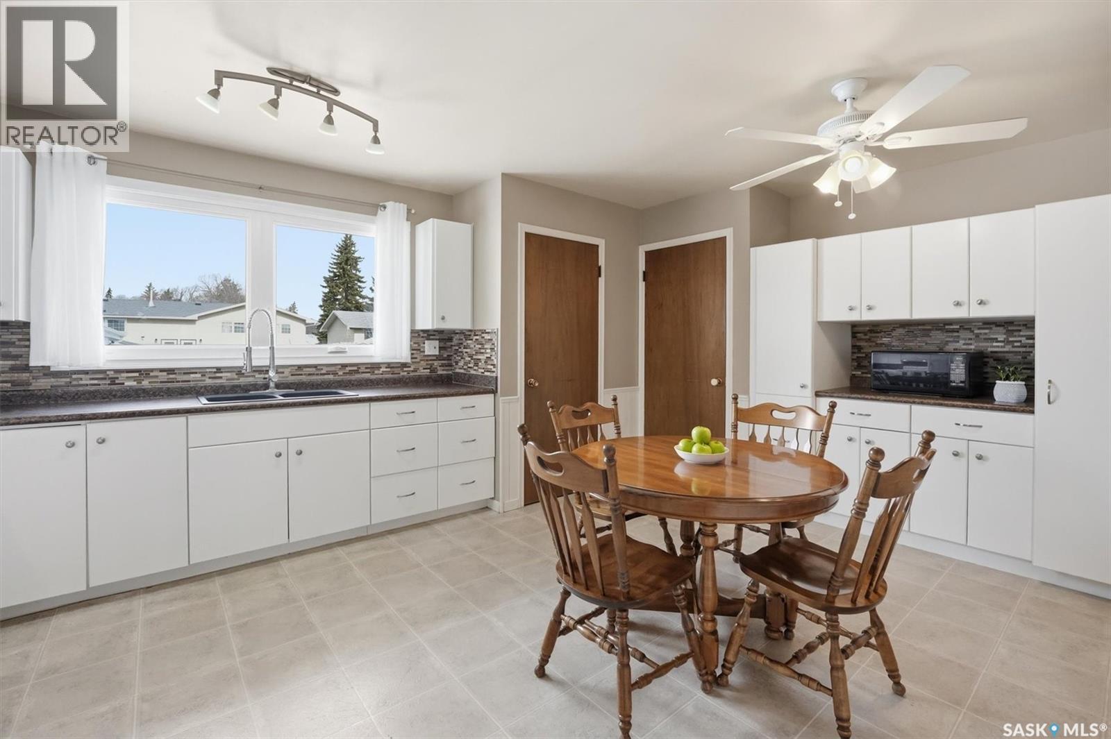 17 Malta Crescent, Saskatoon, Saskatchewan  S7L 3V9 - Photo 8 - SK032358