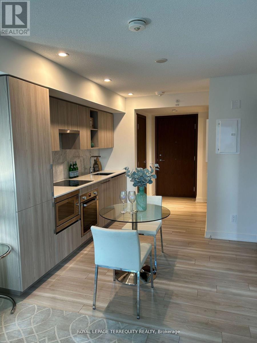 807 - 17 Bathurst Street, Toronto, Ontario  M5V 0N1 - Photo 5 - C12976330