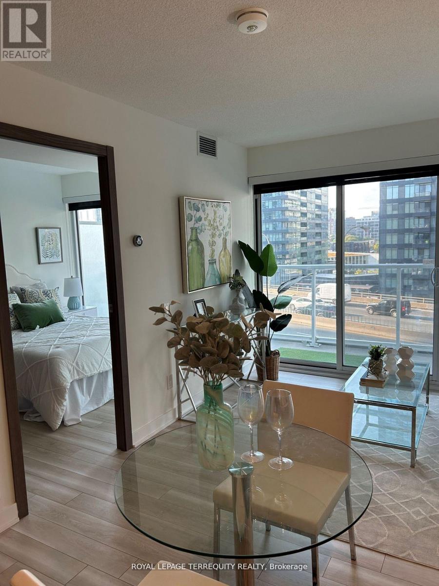 807 - 17 Bathurst Street, Toronto, Ontario  M5V 0N1 - Photo 8 - C12976330