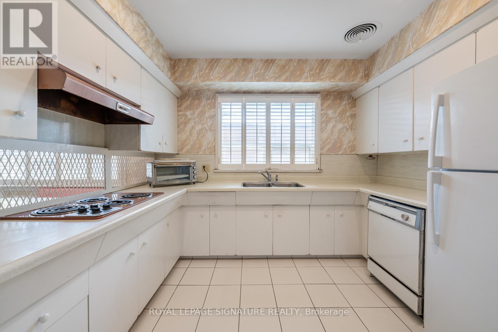 66 Carscadden Drive, Toronto, Ontario  M2R 2A9 - Photo 12 - C12976378